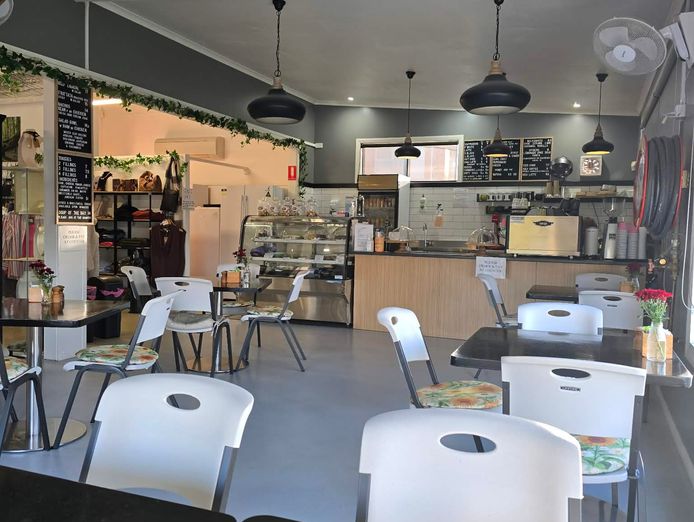 exceptional-cafe-amp-lifestyle-store-in-seaside-location-6