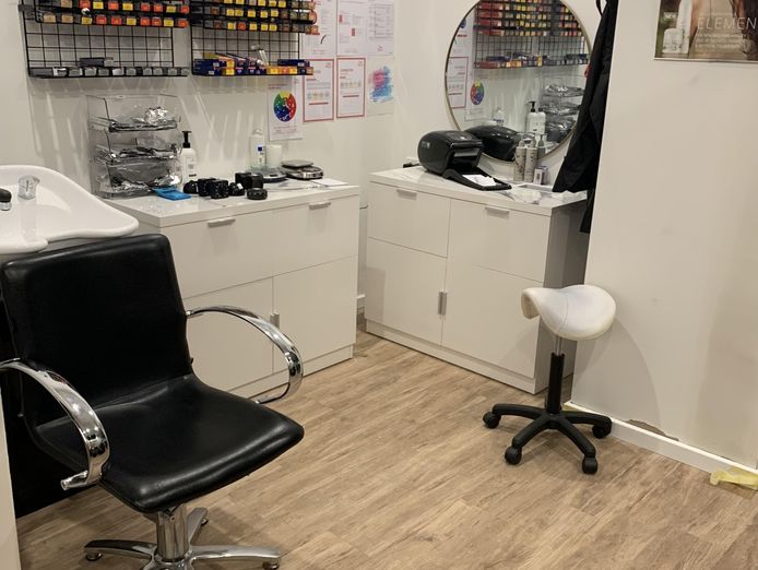 busy-and-beautiful-hairdressing-salon-that-has-consistently-grown-over-the-years-2