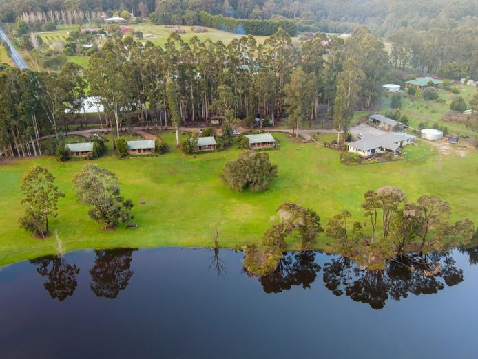 lifestyle-chalet-accommodation-property-and-business-freehold-south-west-wa-0
