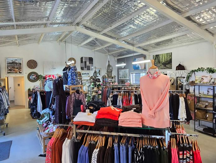 exceptional-cafe-amp-lifestyle-store-in-seaside-location-8