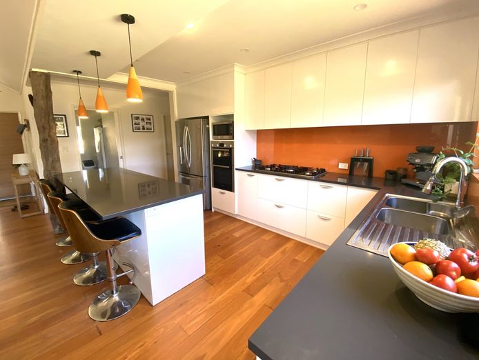 lifestyle-chalet-accommodation-property-and-business-freehold-south-west-wa-4