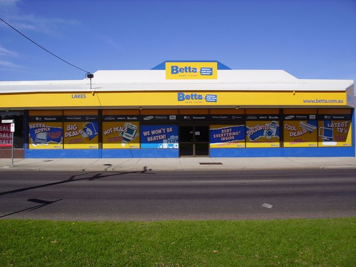 own-a-thriving-business-in-beautiful-lakes-entrance-1