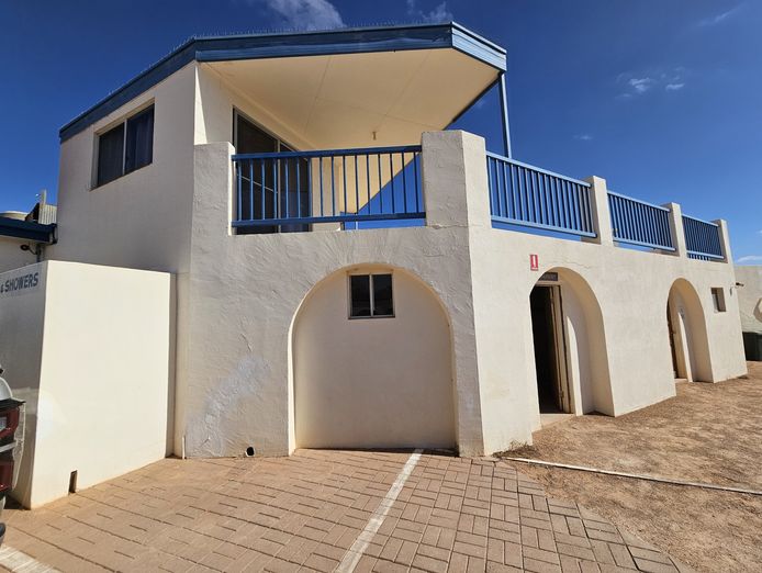 radekas-downunder-motel-4