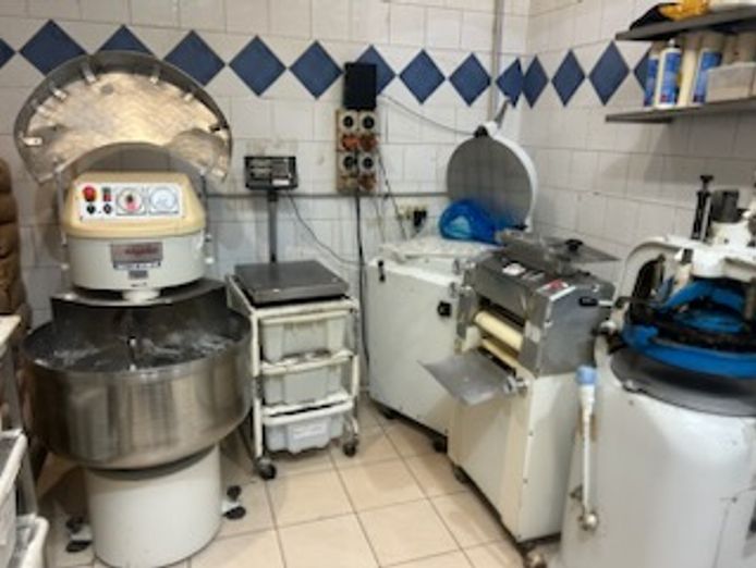 bakery-in-prime-location-7