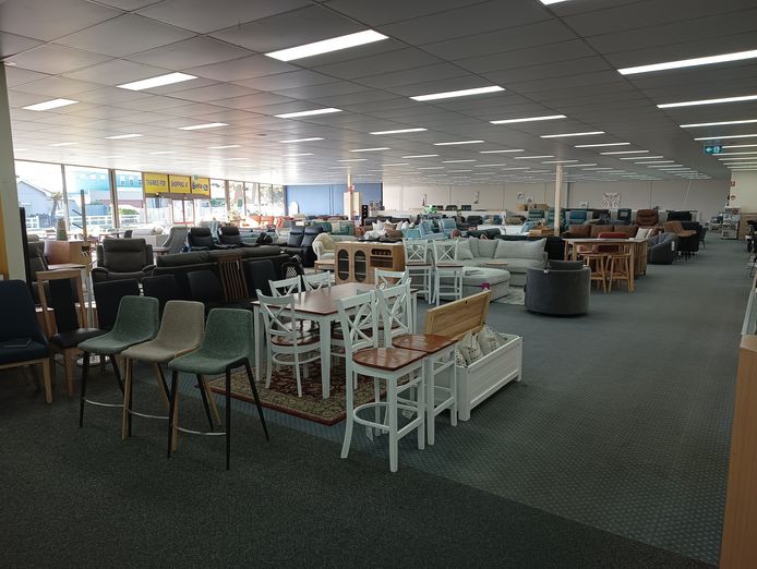 own-a-thriving-business-in-beautiful-lakes-entrance-8