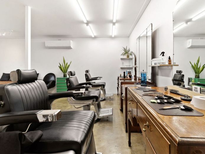 busy-barber-shop-in-byron-bay-with-2-bed-apartment-0