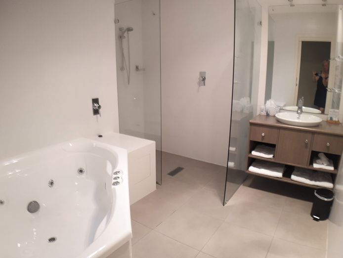 great-cash-flow-amp-long-lease-lifestyle-accommodation-business-in-wine-2