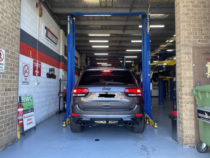 automotive-mechanical-repair-workshop-3