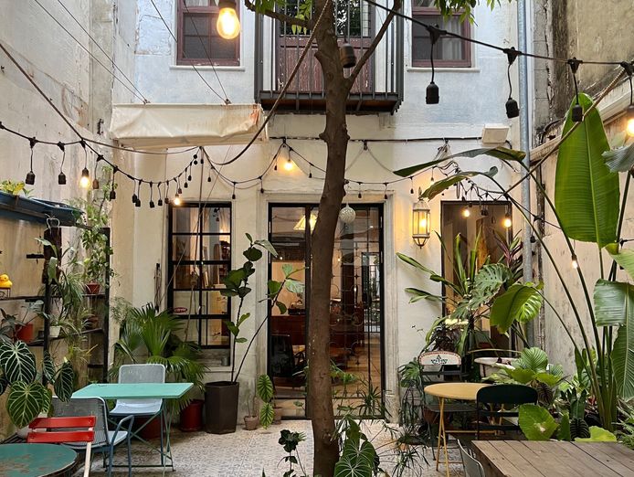 busy-cafe-over-20000-per-week-50kg-coffee-excellent-profit-lots-of-growth-1