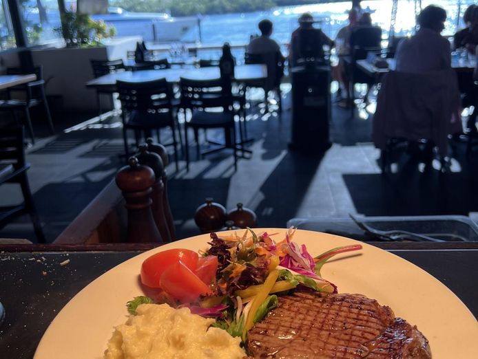 waterfront-long-standing-modern-restaurant-2