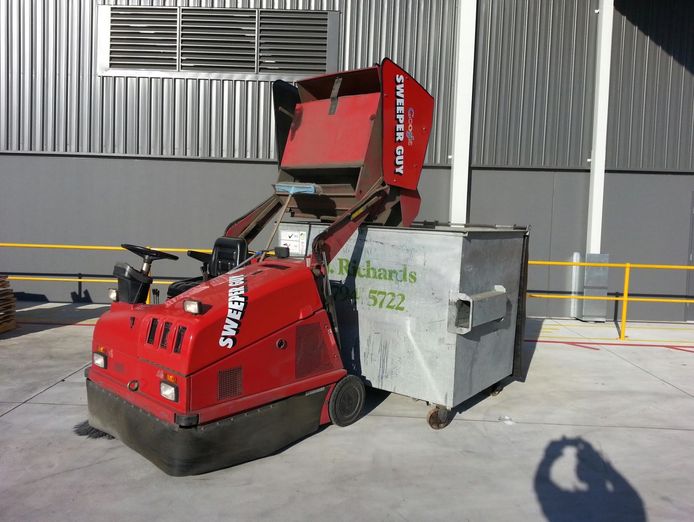 warehouse-sweeping-and-scrubbing-4