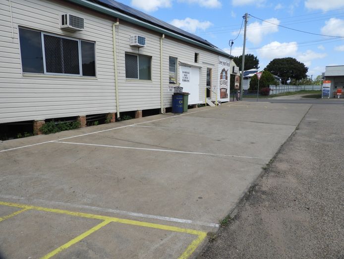 profitable-store-cafe-and-licensed-food-truck-with-3-bed-house-great-location-4