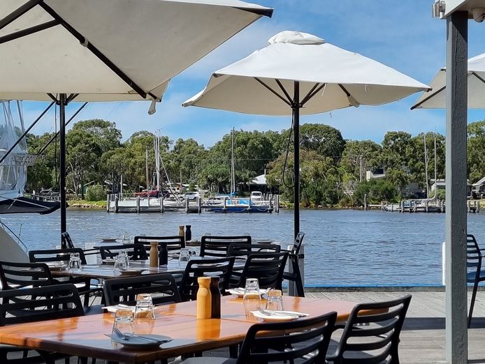 absolute-waterfront-restaurant-9