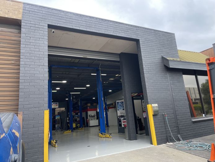 automotive-mechanical-repair-workshop-0