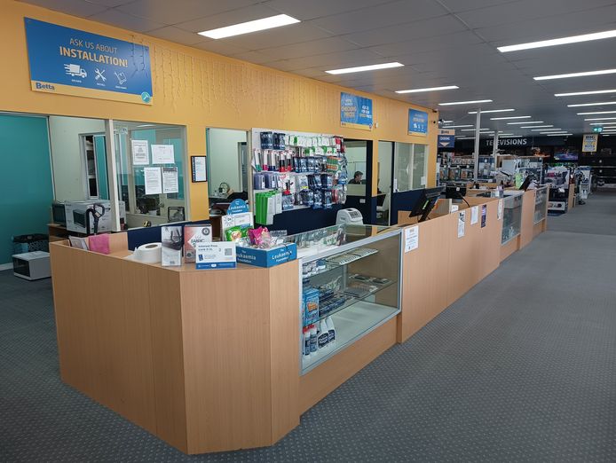 own-a-thriving-business-in-beautiful-lakes-entrance-6