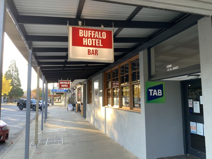 buffalo-hotel-myrtleford-7