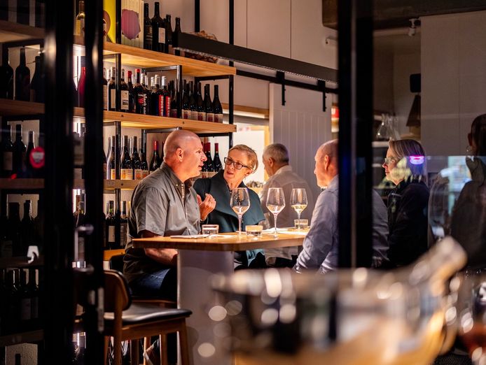 chefs-opportunity-fully-fitted-licensed-restaurant-amp-bar-3