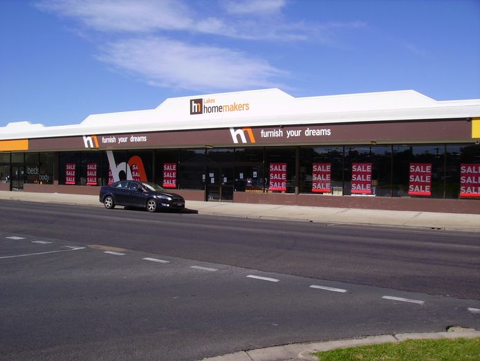 own-a-thriving-business-in-beautiful-lakes-entrance-0