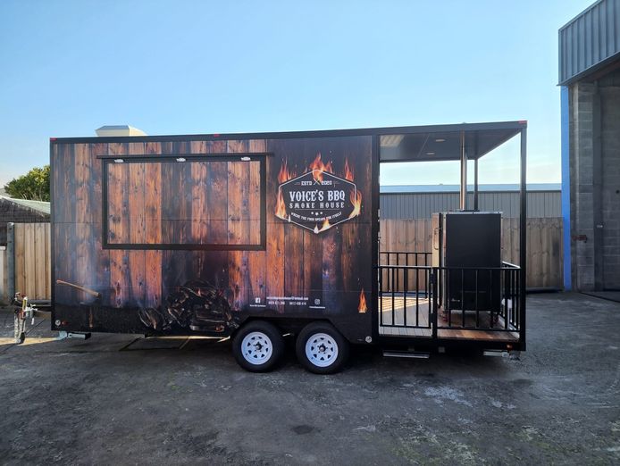 mobile-food-trucks-and-portables-manufacturer-50-r-o-i-0