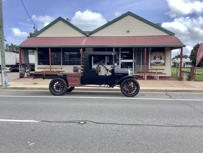 profitable-store-cafe-and-licensed-food-truck-with-3-bed-house-great-location-0