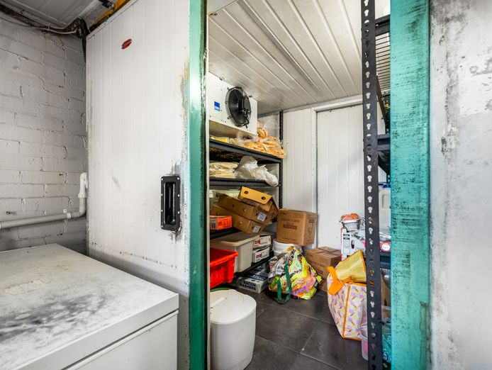 long-established-takeaway-on-main-road-with-live-in-residence-5