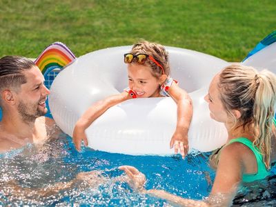 prime-location-staff-managed-pool-servicing-product-outlet-428-1