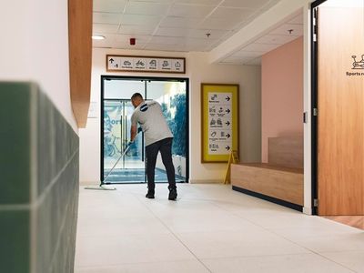 established-20-years-gold-coast-commercial-cleaning-service-417-3