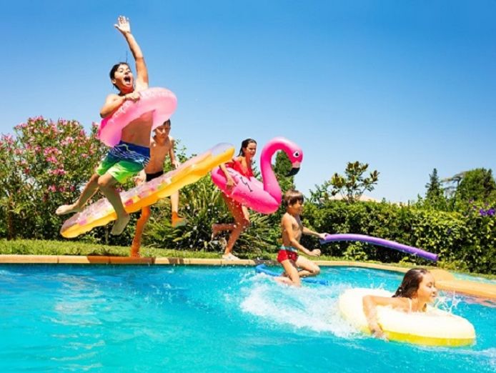 independently-owned-and-operated-pool-servicing-and-product-supply-377-2