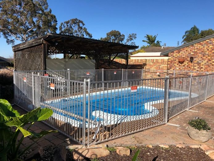 temporary-pool-safety-fence-and-related-product-hire-business-372-0