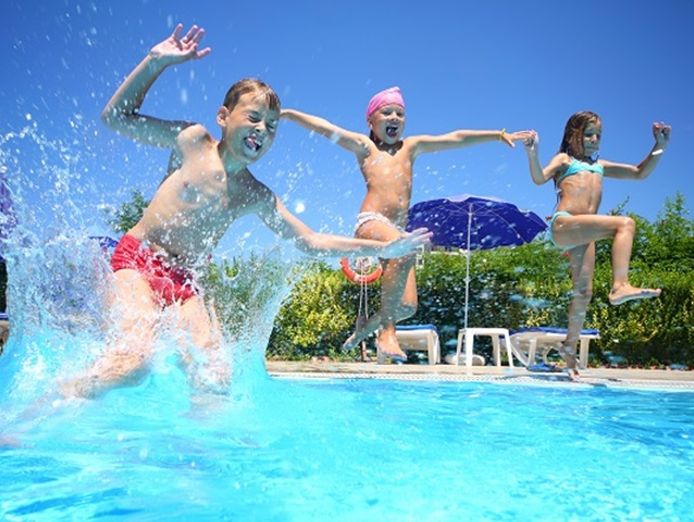 independently-owned-operated-pool-servicing-and-product-supply-business-377-2