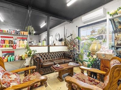 thriving-cafe-in-the-heart-of-bridgetown-7