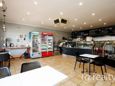 retail-cafe-shop-on-the-main-road-for-lease-2