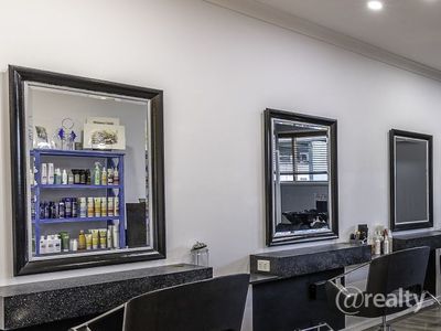 hair-salon-glass-house-mountains-0