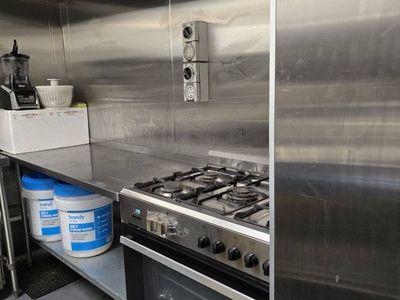 thai-food-business-fully-equipped-on-main-road-1