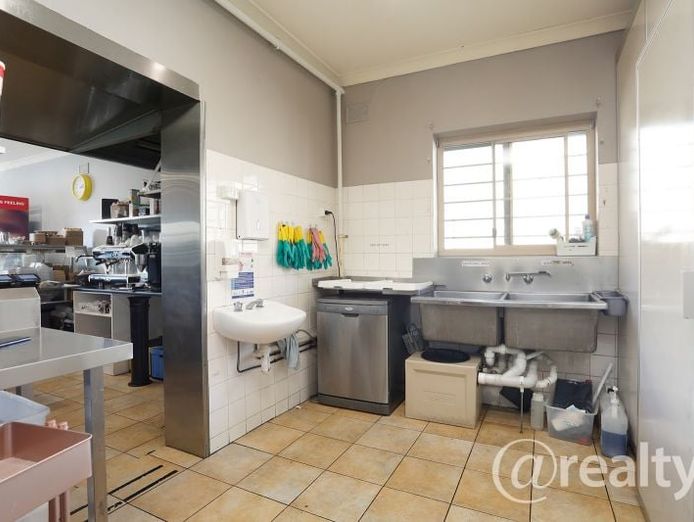 retail-cafe-shop-on-the-main-road-for-lease-7