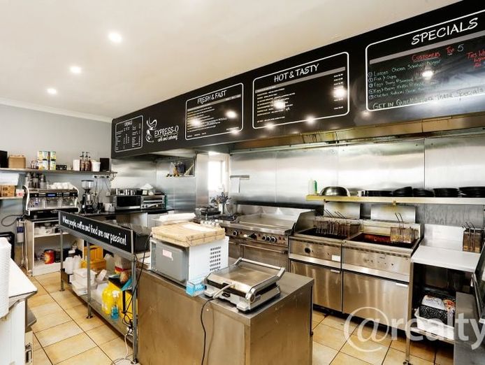 retail-cafe-shop-on-the-main-road-for-lease-1