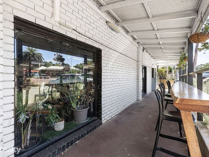 thriving-cafe-in-the-heart-of-bridgetown-4