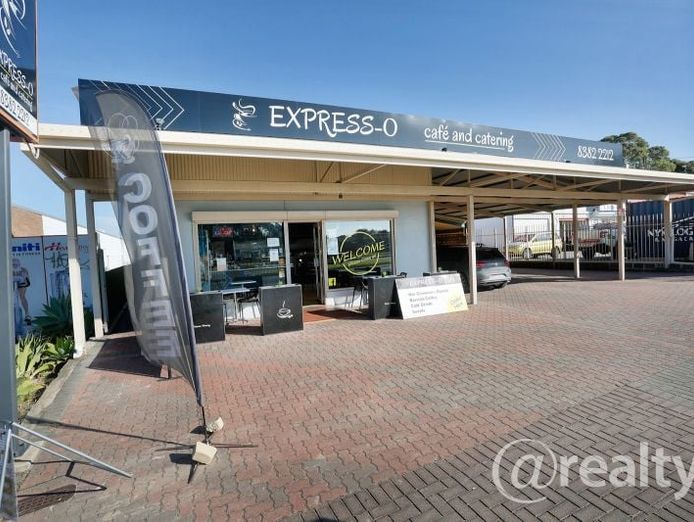 retail-cafe-shop-on-the-main-road-for-lease-0