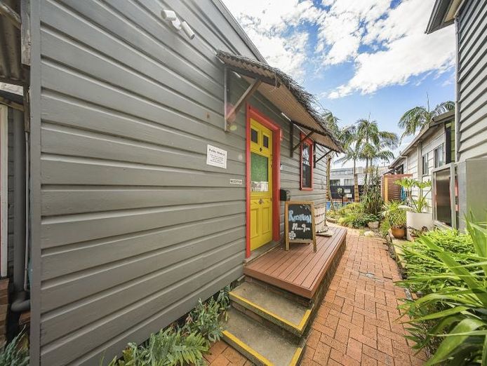 short-term-accommodation-prime-cbd-location-strong-return-9