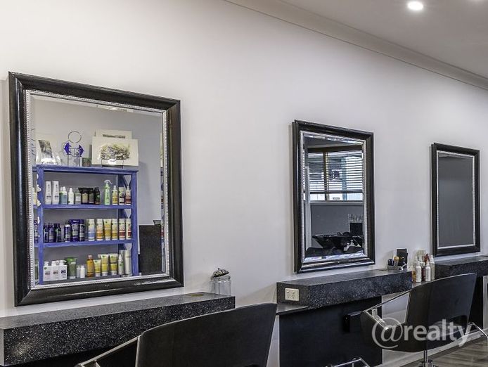 hair-salon-glass-house-mountains-0