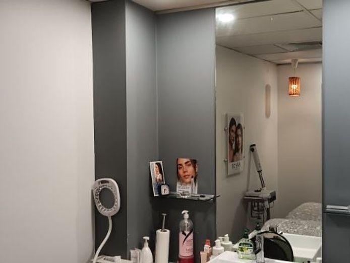 prime-beauty-salon-business-highly-profitable-aspley-location-0