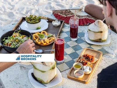 ocean-front-restaurant-bar-10-year-lease-great-profits-0