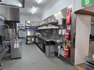 turnkey-bar-amp-grill-for-sale-rainbow-beach-qld-1