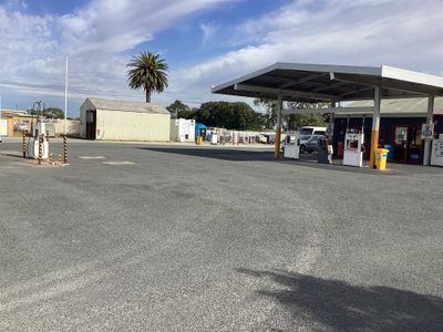 freehold-independent-service-station-and-business-regional-vic-1