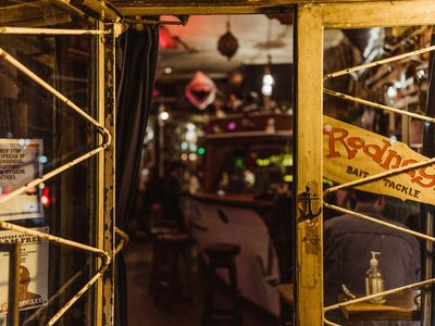 popular-local-bar-in-wealthy-suburb-8