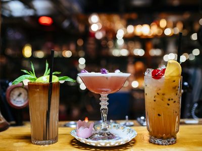 popular-local-bar-in-wealthy-suburb-2