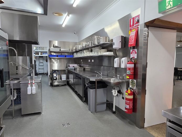 turnkey-bar-amp-grill-for-sale-rainbow-beach-qld-1