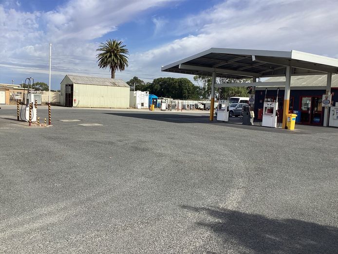 freehold-independent-service-station-and-business-regional-vic-1