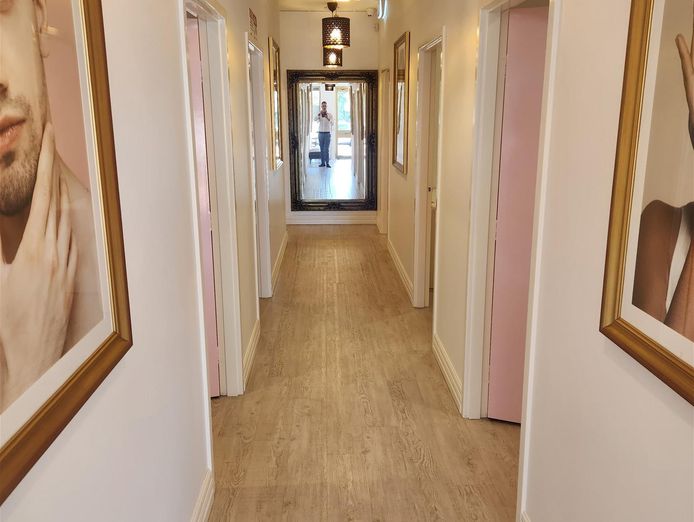 skin-clinic-beauty-salon-well-below-replacement-cost-1