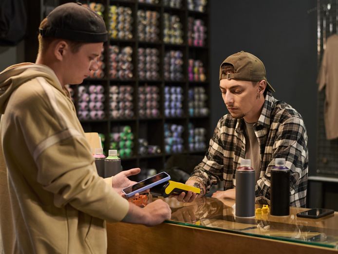 fully-stocked-smoke-shop-little-owner-involvement-0